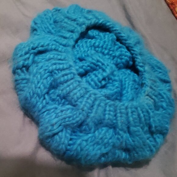 Winter BERRET HAT New no tags - Picture 5 of 7